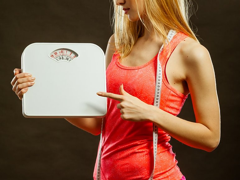 Jak pozbyć się wody z organizmu przez noc?