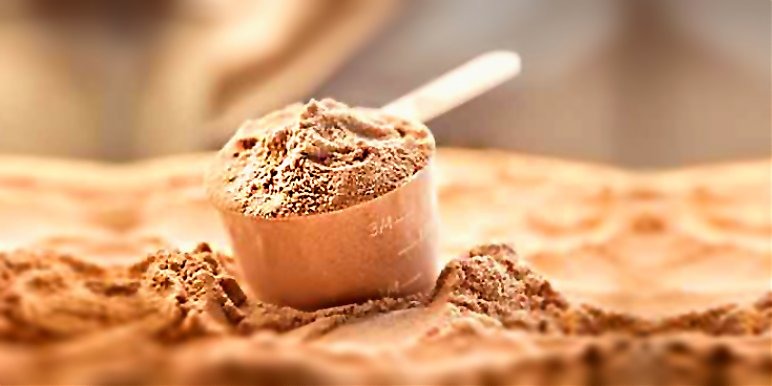 Najlepsza odżywka białkowa po treningu – którą wybrać?