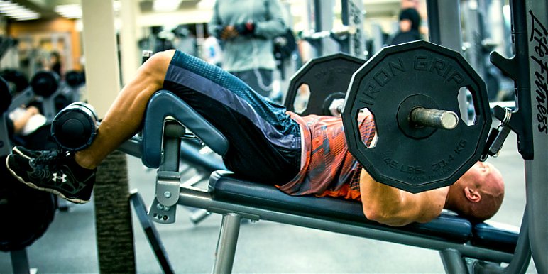 Jak poprawić swój rekord w wyciskaniu sztangi na klatkę piersiową?